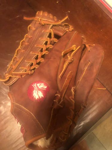 Used Right Hand Throw Nokona Outfield Baseball Glove 12.75"