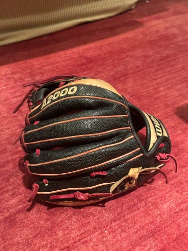 Right Hand Throw 11.5" A2000 dp15 Baseball Glove Superskin