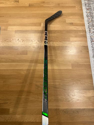 CCM JetSpeed FT6 Pro Hockey Stick - RH - P28 - 85 flex
