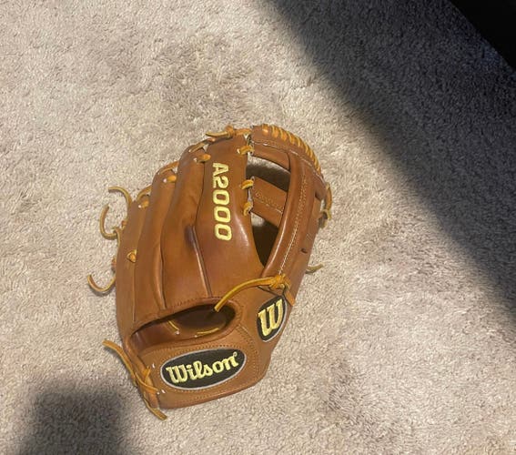 Infield 9.5" A2000 Baseball Glove