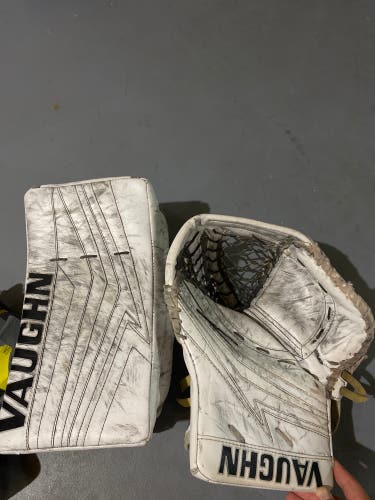 Used Vaughn V9 Pro Carbon Glove And Blocker Set