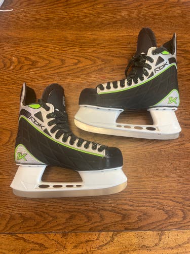 New Reebok Regular Width Size 7 1K Hockey Skates