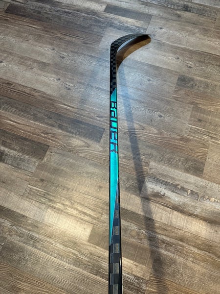 Easton Synergy GX LH Pro Stock Hockey Stick 95 Flex Custom mid MOORE - DK's  Hockey Shop