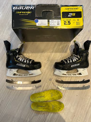 Bauer Supreme 2S Hockey Skates - Size 2.5