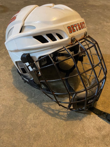 Little Caesars CCM Fitlite Sz S With Black Bauer Cage