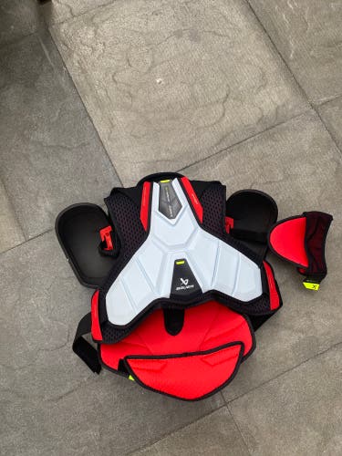 New Large Bauer  Vapor Hyperlite Shoulder Pads