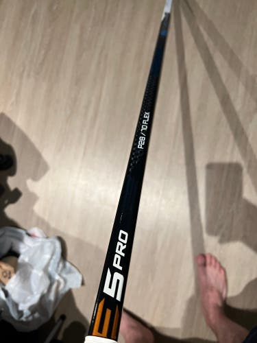 Senior Right Handed P28 Nexus E5 Pro Hockey Stick