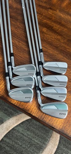 Men's Right Handed Regular Flex Steel Shaft i525 Iron Set