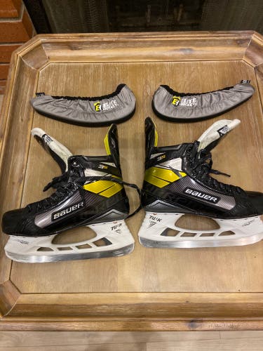 Senior Bauer Size 9 Supreme 3S Hockey Skates