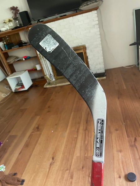 EASTON SYNERGY 650 SENIOR GRIP 85/100 FLEX RIGHT HAND ICE HOCKEY STICK