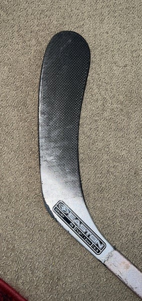 Easton Synergy SE16 Grip Composite Hockey Stick- Senior