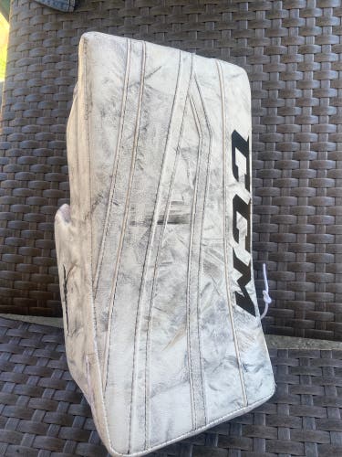 CCM E Flex II 860 Intermediate Blocker
