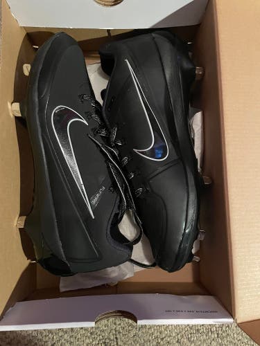 Black Men's Metal Low Top