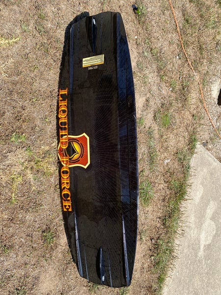 安い売り - 未使用 Liquid Force Balance 135 Wakeboard - 値上がり