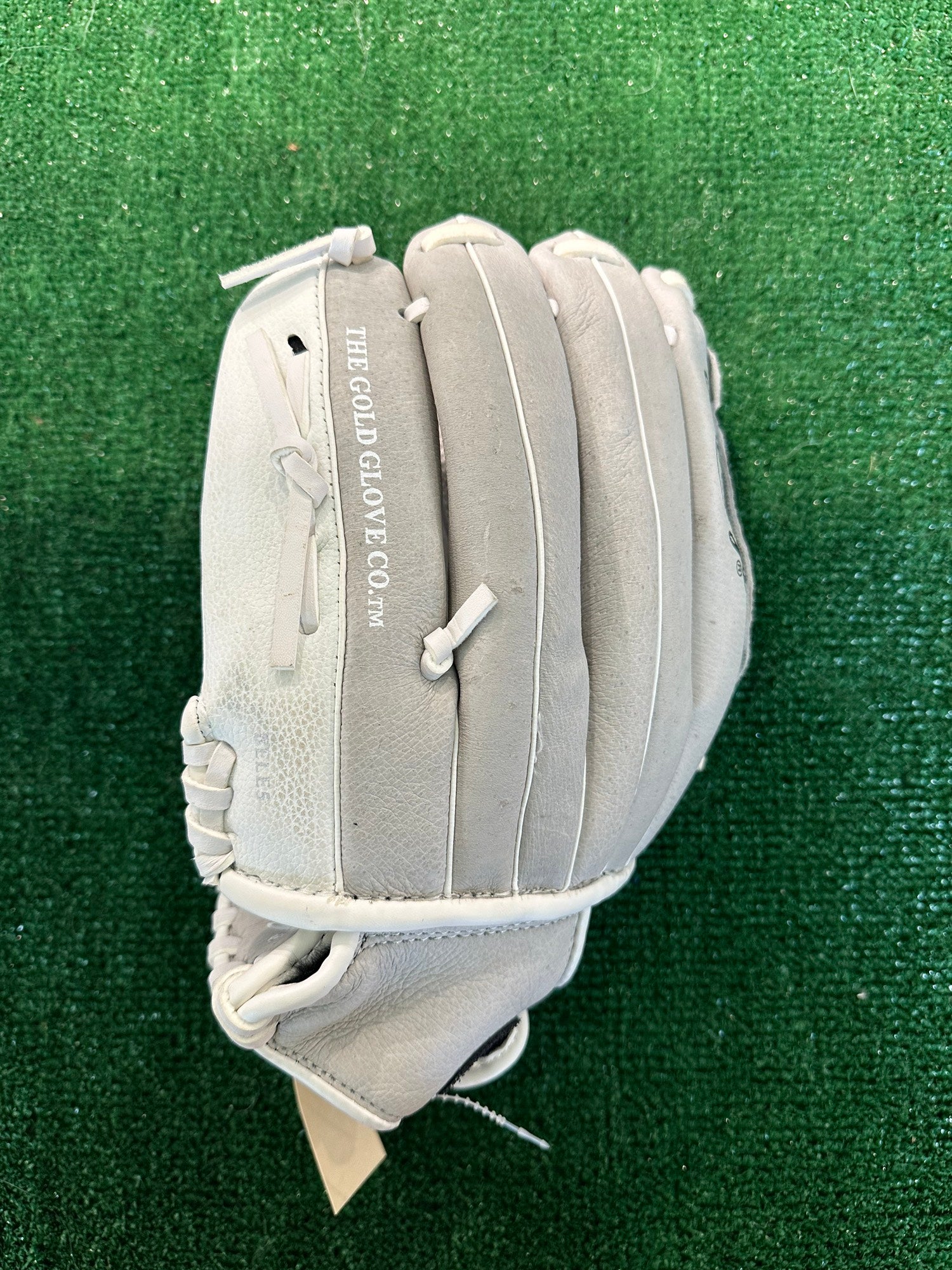 Used Rawlings Highlight Series Right Hand Throw Baseball Glove 12.5