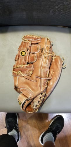 13.5" Used Wilson Right Hand Throw Outfield Force Baseball Glove