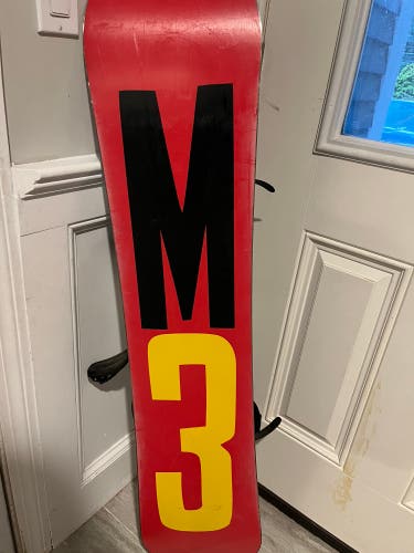 M3 Stagger Jr 130 snowboard w/ bindings