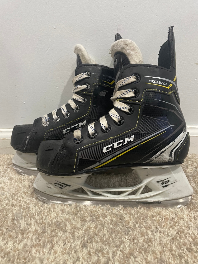 Used CCM 9060 Youth Size 12D Ice Hockey Skates - Excellent Condition!