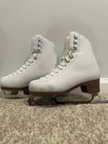Jackson Mystique Girls Figure Skates - Size 1C