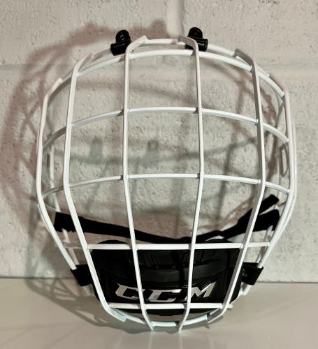 CCM FM680 Facemask White SZ Medium