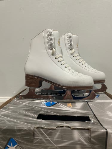 Jacksonville Mystique Girls Figure Skates - Size 2.5C