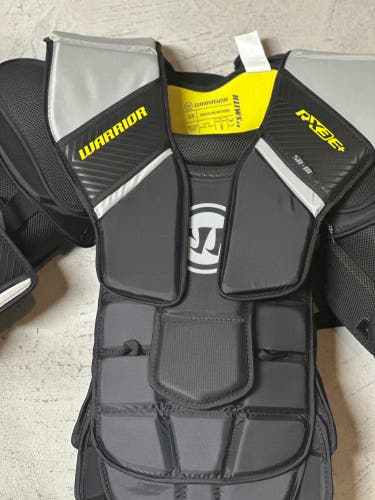 Warrior Goalie Chesty Medium brand new