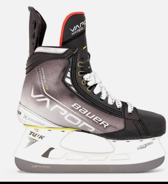 New Bauer Regular Width Size 9 Vapor Hyperlite Hockey Skates
