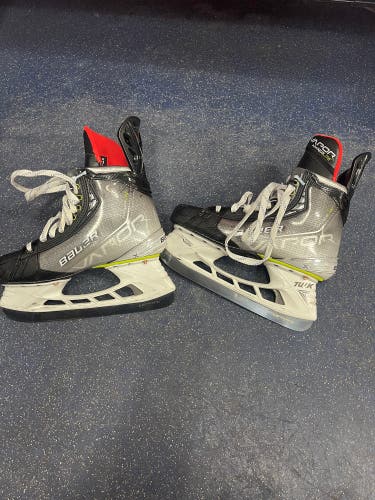 Bauer Vapor Hyperlite Hockey Skates Size 7.5