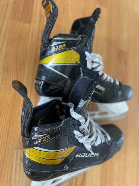 Used Bauer Regular Width Size 10.5 Supreme UltraSonic Hockey Skates