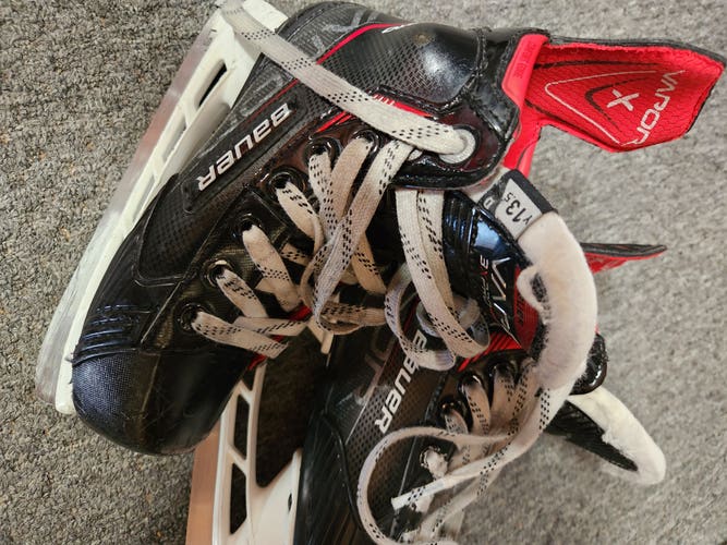 Youth Used Bauer Vapor 3X Pro Hockey Skates Regular Width Size 13.5