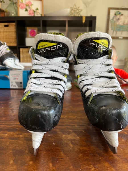 Youth Bauer Regular Width Size 13.5 Vapor 3X Hockey Skates