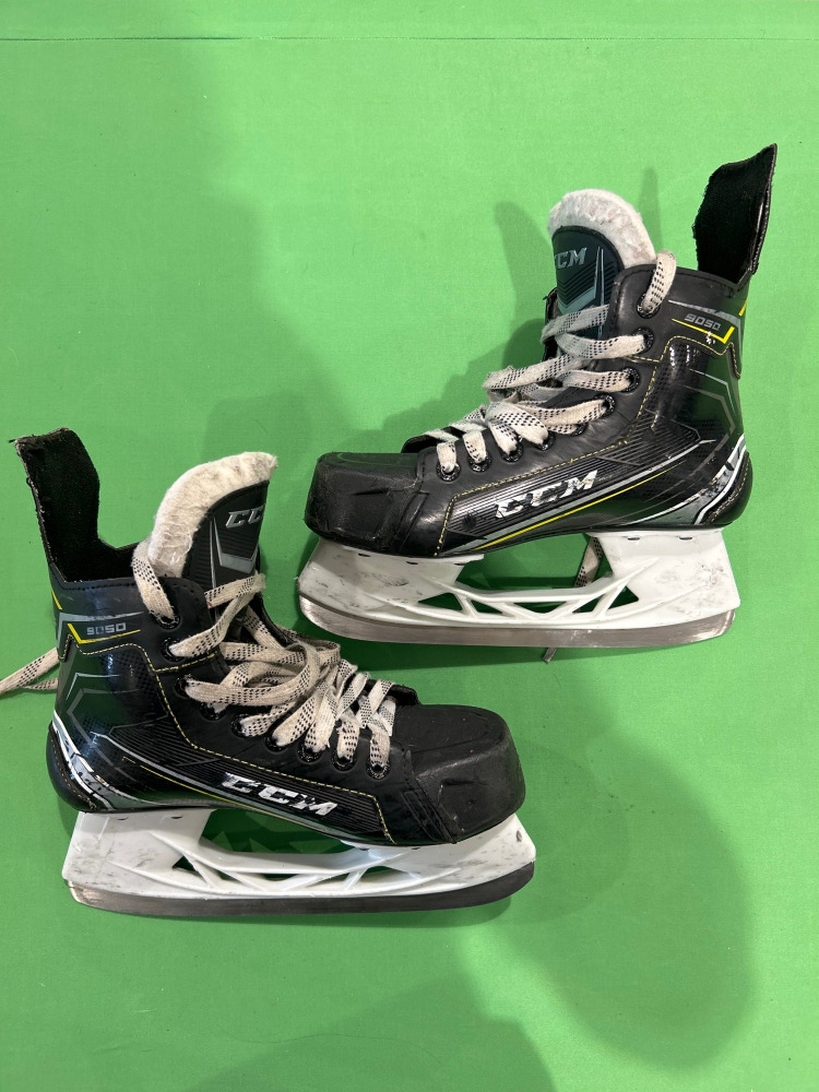 Junior Used CCM Tacks 9050 Hockey Skates D&R (Regular) 4.0