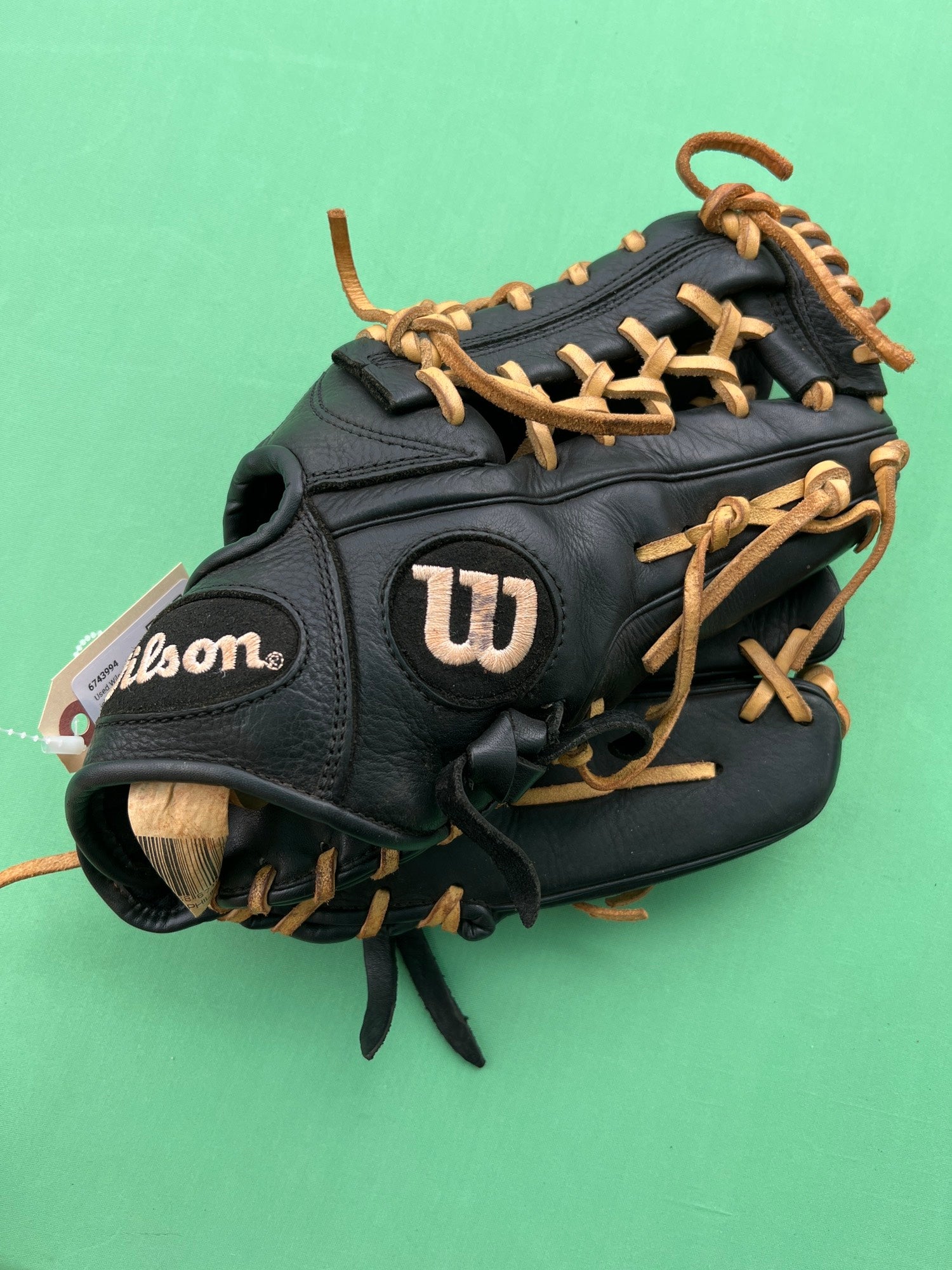 Used Wilson A950 Right Hand Throw Infield Baseball Glove 11.5