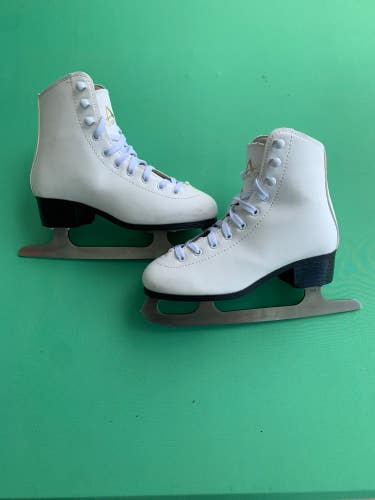Used Junior American Figure Skates - Size: 3.0