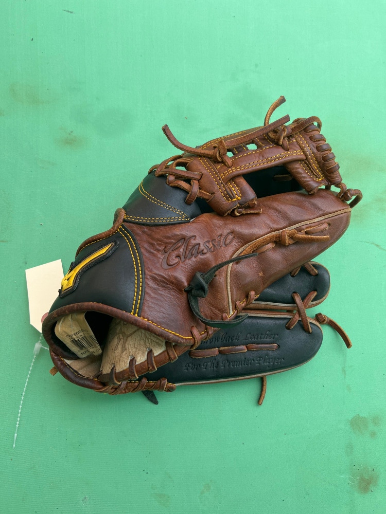 Used Mizuno Classic Pro Soft Right Hand Throw Infield Baseball Glove 11.5"