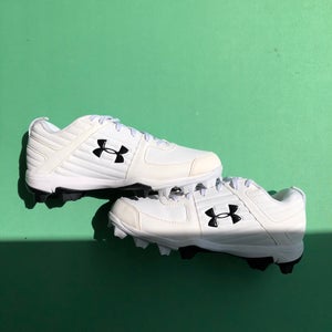 New Under Armour Leafoff Low RM JR. Baseball Cleats - Size: M 6.0 (W 7.0)