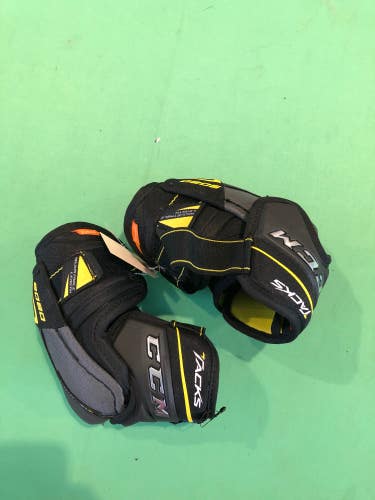 Used Small CCM Tacks 9080 Elbow Pads