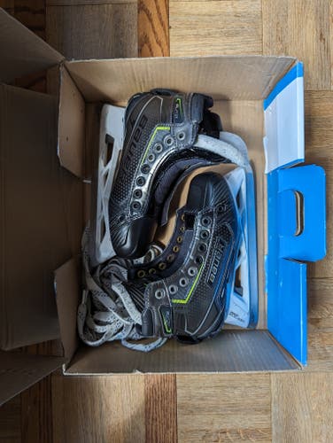 Great Condition Bauer Elite Hockey Goalie Skates Regular Width Size 3.0 D