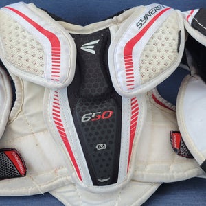Junior Used Medium Easton Synergy 650 Shoulder Pads