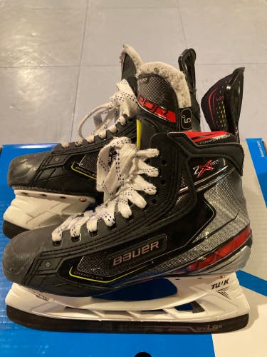 Gently Used Bauer Regular Width  Size 5 Vapor 2X Pro Hockey Skates