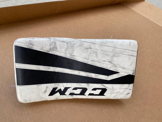 Used CCM Extreme Flex II 760 Regular Goalie Glove
