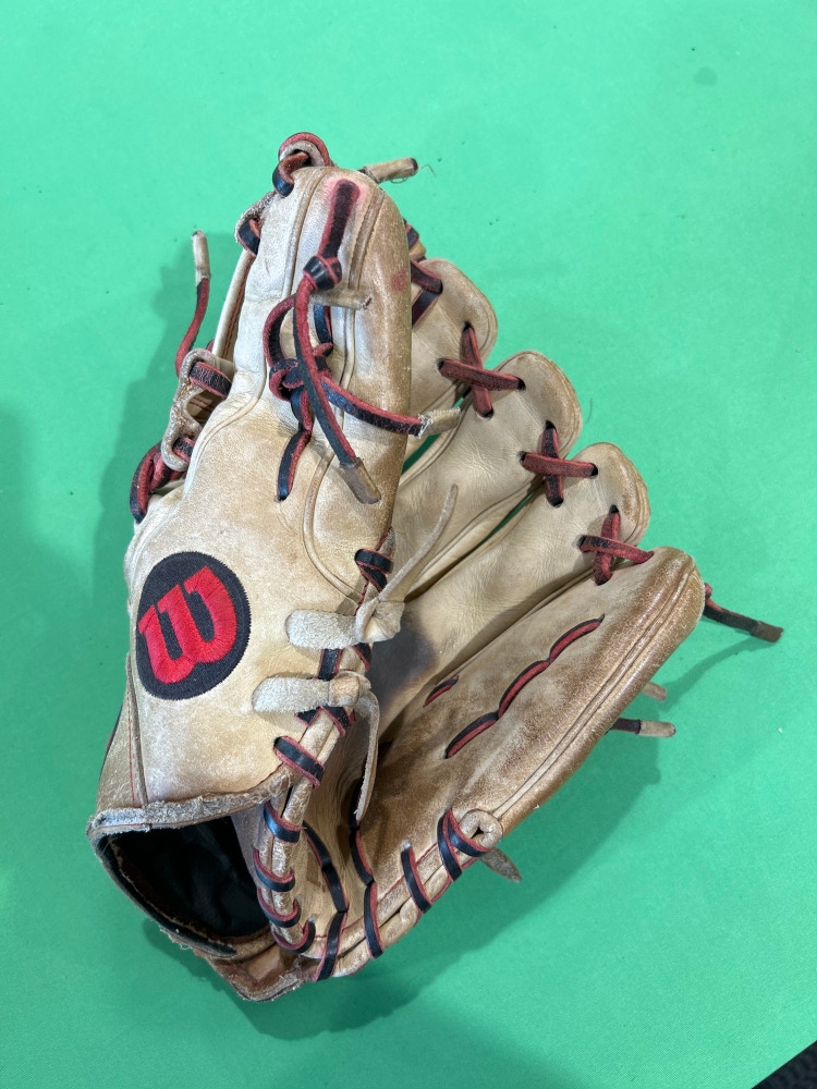 Used Wilson A2000 1786 Right Hand Throw Infield Baseball Glove 11.5"