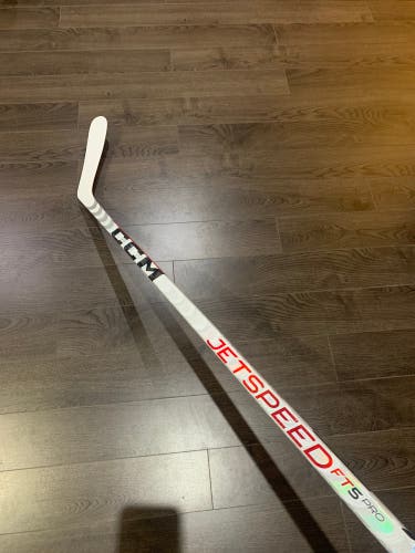 Senior Right Handed P29  JetSpeed FT5 Pro Hockey Stick
