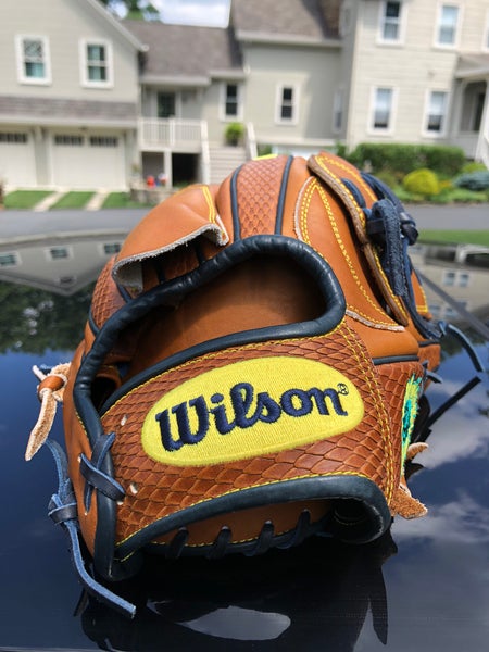 WILSON A2000 12" B2 GOTM JUNE 2019 PITCHER BASEBALL GLOVE