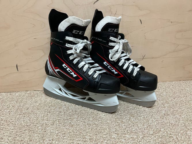 Junior CCM Regular Width   Size 3 JetSpeed FT340 Hockey Skates