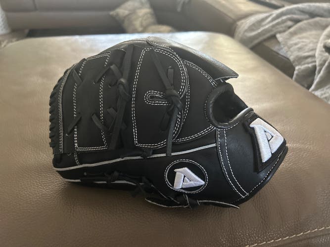 New 2023 Pitcher's 12" Baseball Glove
