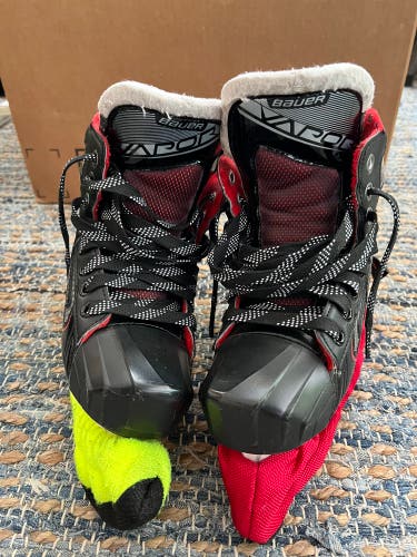 Used Bauer Regular Width Size 4 Vapor X2.7 Hockey Goalie Skates