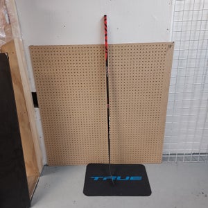 New Junior Bauer Right Handed Vapor 2x Team Hockey Stick P28 Curve (New)