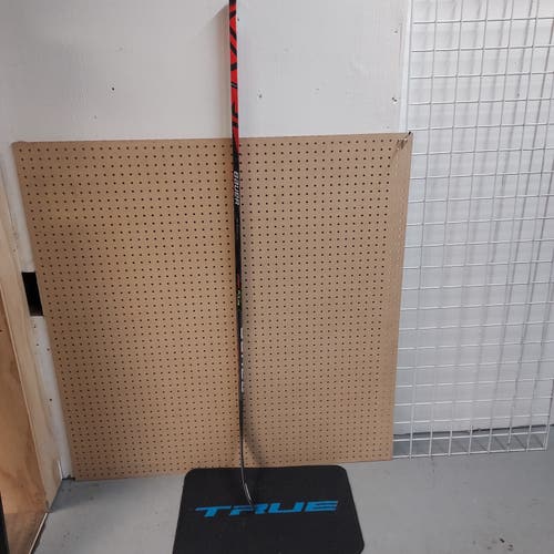 New Intermediate Bauer Right Handed Vapor FlyLite Hockey Stick P28