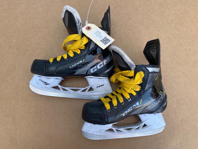 Youth Used CCM AS-580 Hockey Skates D&R (Regular) 13.5